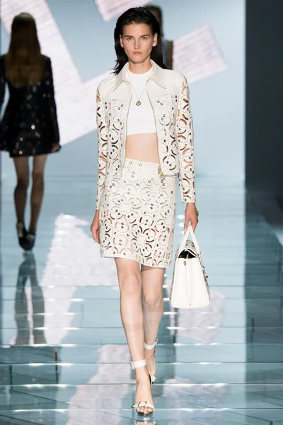 Look 25